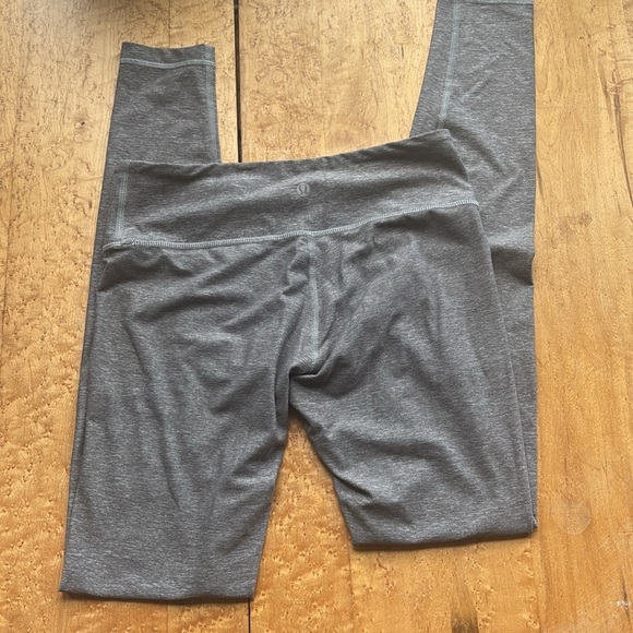 Grey lululemon wonder under leggings size 6 - Picture 2 of 6